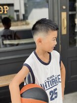 フォーコーナーズ(Four Corners)&nbsp;キッズカットフェード刈り上げ男の子髪型