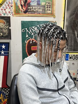 マーリィズバーバー 本店(MARLEY'S BAR BER) ホワイトブレイズ