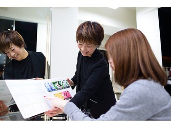 ヘアーアクシス(HAIR AXCIS)の写真/毎日欠かさず使うスマホやパソコンによる首や目の疲労。【HAIR　AXCIS】が日々の疲れを癒します♪