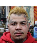 スピナーバルベアリーア(SPINNER BARBERIA)&nbsp;ブリーチカラー×スキンフェード