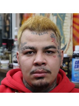 スピナーバルベアリーア(SPINNER BARBEARIA) ブリーチカラー×スキンフェード
