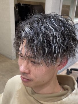 レイズ 名古屋駅(RAYS) 刈り上げセンターパートツイストスパイラルパーマハイライト　h