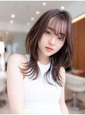 20代30代/大人可愛い/斜めバング/グレージュカラー/小顔ボブ