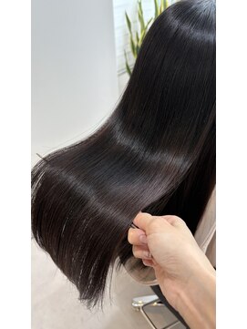 エミュスト(Emuest) ☆髪質改善　酸熱　縮毛　心斎橋　トリートメント　ストレート