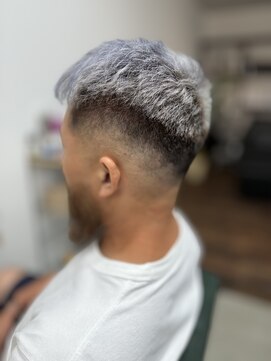 オンリーワン(only one) フェードカット・ダブルカラー