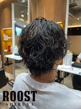 ルースト 渋谷店(ROOST) MEN’S HAIR/サーフカール/刈り上げセンターパート/髪質改善