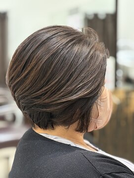 立体感ハンサムショートボブ