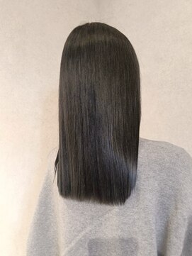 カウチ ヘアー ドレッシング(COUCH Hair Ｄressing) 大人っぽさを引き立てるブルーブラックカラー