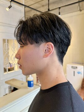 カーニバル 江古田(CARNIVAL) 十亀 大人男子/小顔/黒髪/センターパート/ツーブロ