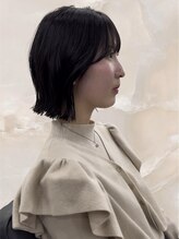 【外ハネボブ】旬のシルエットで、首元をすっきり綺麗に。