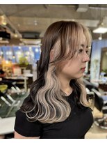 モモ(momo)&nbsp;ハイトーンインナーカラーイヤリングカラーミルクティーベージュ