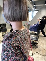ビビト(bibito) bibito シルバーハイライトボブ 切りっぱなし ショートヘア