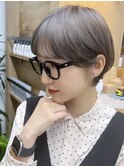 美髪にオトナかわいいホワイトグレージュネビージュショートボブ