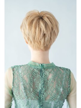 ムーア(MUA) ショート×ハイトーンカラー