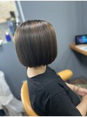 切りっぱなしボブ×ローライトでツヤと深みプラス