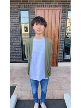 アールモンドヘア新世界 長野 巧