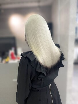 オズ 梅田店(OZ) ホワイト×エンドカラーブラック/髪質改善/ハイトーン