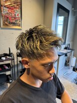 リベラル 天神(LIBERAL)&nbsp;スキンフェード×金髪メッシュ