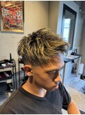 スキンフェード×金髪メッシュ