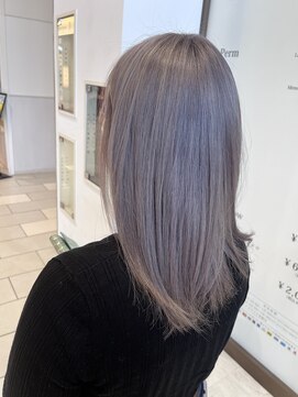 カイノ イオンモール草津店(KAINO) アッシュグレー ストレートミディ