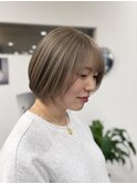 顔周りレイヤーでスッキリ！大人ハイトーンショートレイヤー！