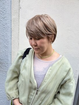 イマス(imas) ホワイトベージュショート