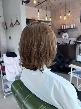 クレーブ(Creve) ペールベージュ×切りっぱなしロブ