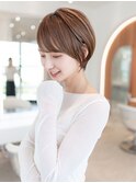 30代大人かわいい小顔斜めバングシルキーベージュショートボブ