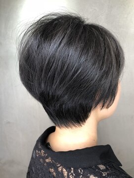 ルッソ チアロ(Lusso chiaro) トップがふんわり大人ショート/アッシュブラック