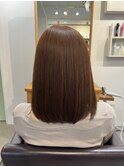 艶髪ストレート×ミディアム×シナモンベージュ×髪質改善