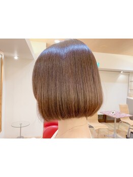 自分史上最高のうるつや髪へ！最高級酸熱トリートメントで髪の芯から集中補修し感動の指通りを再現します。