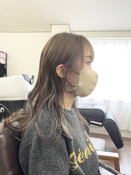 ホンネ(honne.) ベージュ×顔周りイメチェンスタイル