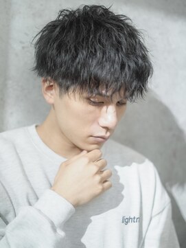 ジョエミバイアンアミ(joemi by Un ami) (joemi 新宿)前下がりマッシュ 刈り上げ 波巻きパーマ 近江