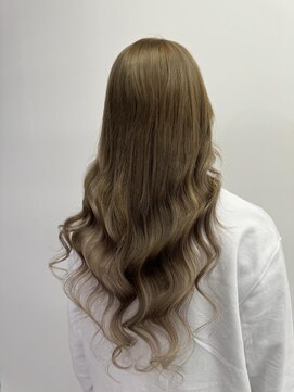 ロサ ファイブヘアー(Rosa..5Hair) ベージュ×ホワイトハイライト