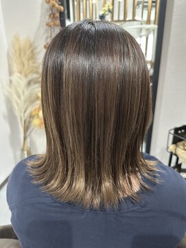 ビューティーガレージ カワゴエ(Beauty Garage Kawagoe) 白髪ぼかし 2ヶ月後 外ハネミディアム