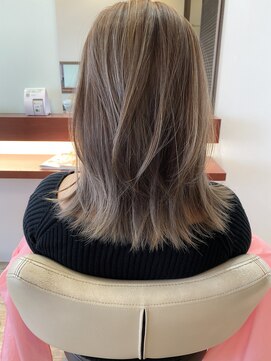 マーリャヘアー(mallia hair) くびれ外ハネミディアム