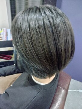 カルム(Calme) イヤリングカラー＋ショートスタイル