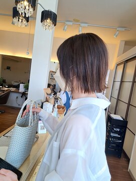ヘアープレイスカム(CAM) グラデーションカラー×ミニボブ