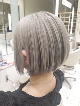 ハイストリートヘア(High street Hair) ハイライトブリーチでつくる立体感ボブ