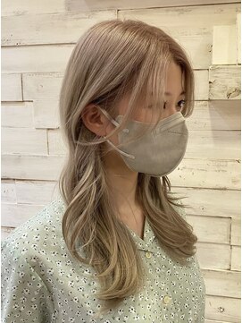 アバシュ A V A S H レイヤーカット/ベージュ/ブリーチカラー/韓国風