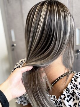 アース コアフュールボーテ 川中島店(EARTH coiffure beaute) ホワイトシルバー_バレイヤージュ_ハイライト_ケアブリーチ