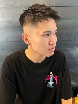 ディスイズバーバーセカンド(THIS IS BARBER 2nd) フェードカット　刈り上げショート　ソフトモヒカン　20代