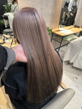 ヘイリー(HAILEY) アンブレラカラーピンクベージュロングヘア