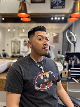 キングコング バーバーショップ バイ アルバレス(KING KONG BARBERSHOP by ALVAREZ) サイドパート/メンズカット/スキンフェード/小手指/所沢市
