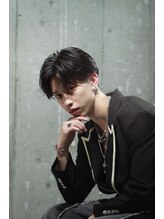 レイ(REI)&nbsp;センターパート×テーパーフェード