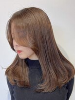 ソアロ(SOARO)&nbsp;岐阜顔まわりレイヤーミディアム艶アッシュハイライト20代