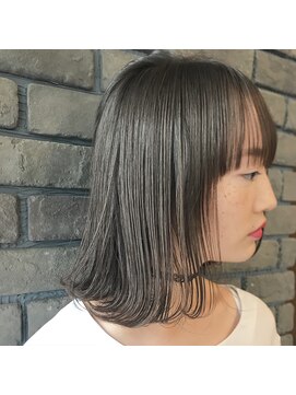 ロベルシ(ROVERSI) 切りっぱなしボブ×グレージュ×ファイバープレックス