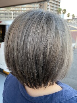 ウィット(wit) 前下がりボブ