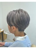 センターパートマッシュ×グレー