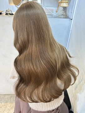 キラ 原宿(KILLA) カール/セミディ/シアーカラー/姫カット/ハイトーン/ボブ/韓国